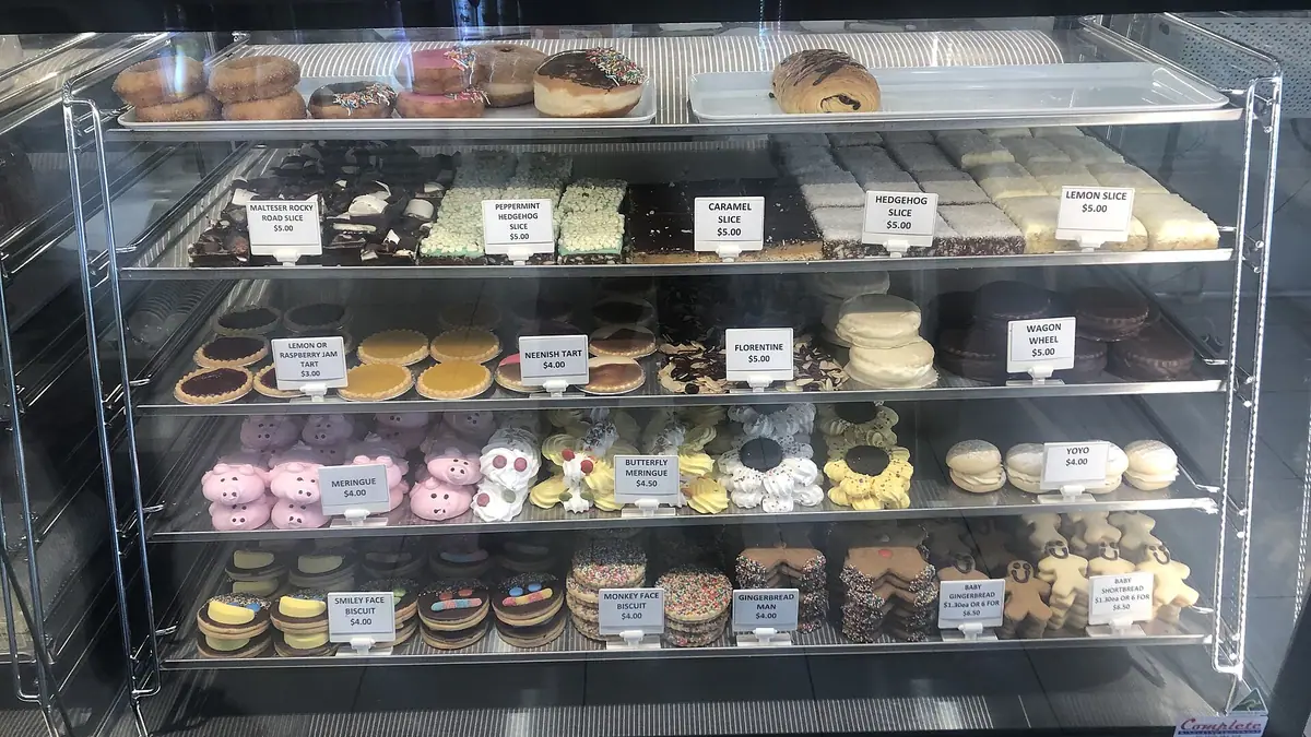 Cake Maker bakes
